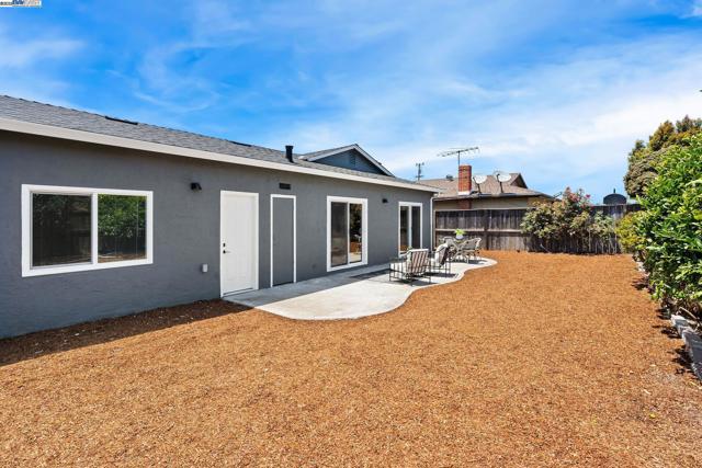 14272 Santiago Rd, San Leandro CA: https://media.crmls.org/mediaz/1599e1d1-2316-4de2-a849-a0bcfcc323e7.jpg