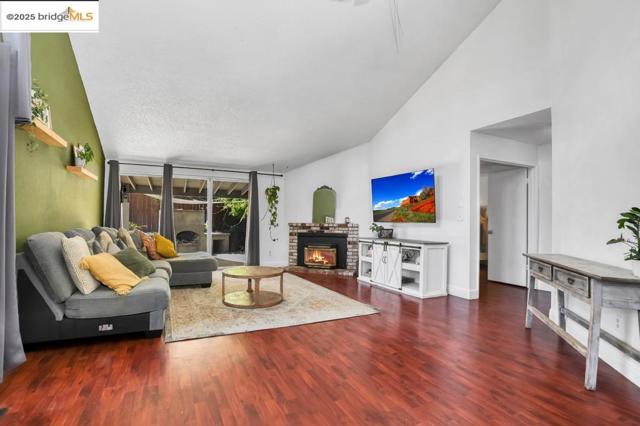 1359 Port Ct, Oakley CA: https://media.crmls.org/mediaz/159a0dc1-7478-4564-927e-e00392fed334.jpg