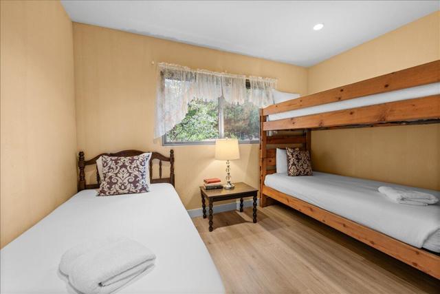 27621 Cedarwood Drive, Lake Arrowhead CA: https://media.crmls.org/mediaz/159a4106-3e91-4f0a-9792-fe04abbd1ac4.jpg