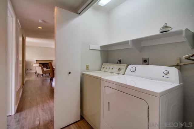 4175 Porte de Merano, San Diego CA: https://media.crmls.org/mediaz/159a7f15-3054-4ca4-884f-a7e6005ab39a.jpg