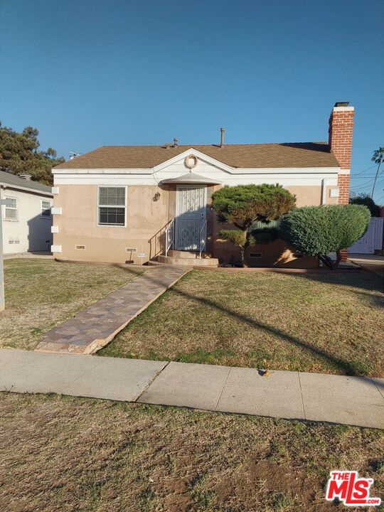 10332 S Gramercy Place, Los Angeles CA: https://media.crmls.org/mediaz/159af1e7-4e8b-4f20-8ae4-4dc7a867b1f6.jpg