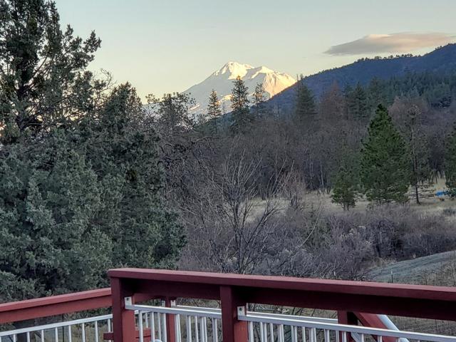 5422 Schulmeyer Gulch Road, Yreka CA: https://media.crmls.org/mediaz/159b1787-1d58-461f-8a8d-5617c93acdea.jpg