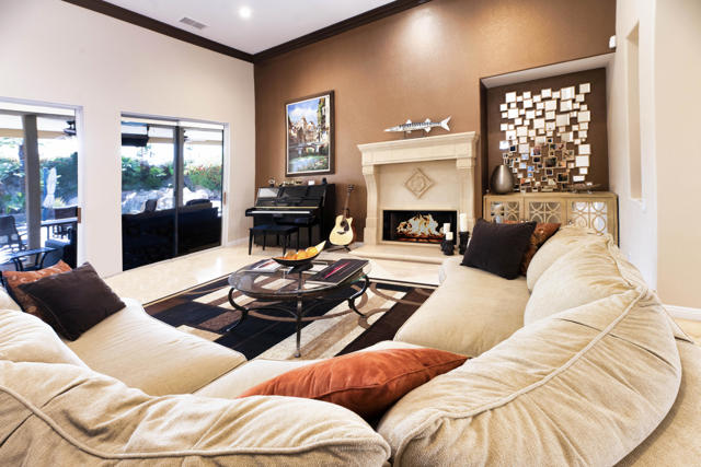 57 Laken Lane, Palm Desert CA: https://media.crmls.org/mediaz/159b32de-09c1-45ae-99e8-b6a27a7d952c.jpg