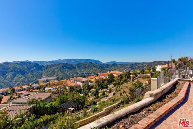 1648 Chastain, Pacific Palisades CA: https://media.crmls.org/mediaz/159b57cd-0f21-4460-92c3-90ffe6ffc05c.jpg