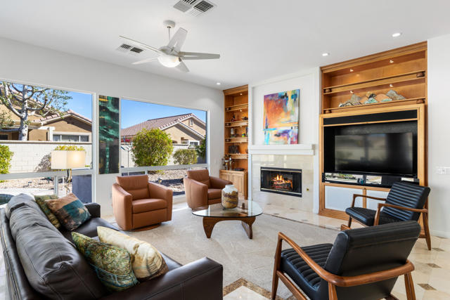 78210 Gray Hawk Drive, Palm Desert CA: https://media.crmls.org/mediaz/159b9f9c-ae8c-434f-b24f-c1931e7ded8f.jpg
