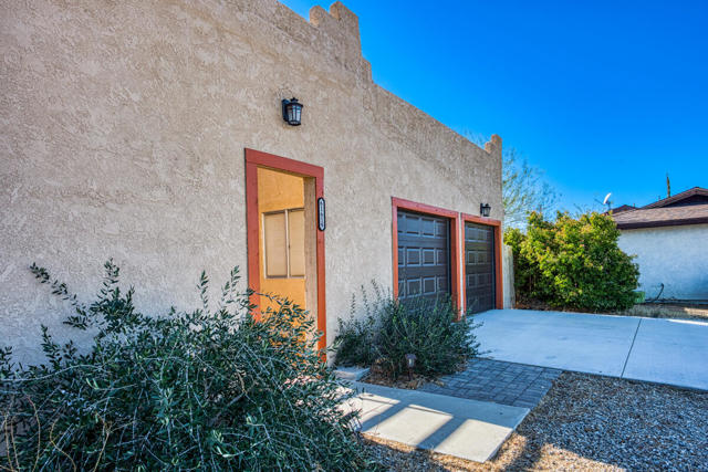61619 Granada Drive, Joshua Tree CA: https://media.crmls.org/mediaz/159bd37d-9be4-4ff7-8d3a-0d7806bd52cf.jpg