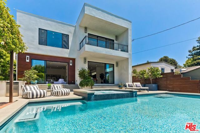 3571 Colonial Avenue, Los Angeles CA: https://media.crmls.org/mediaz/159bffe0-2432-4ee4-83ca-961dc9623f6c.jpg