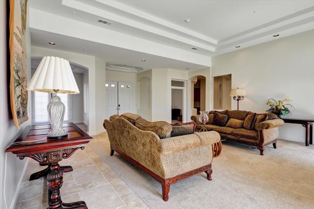 4009 11 Flowerwood Lane, Fallbrook CA: https://media.crmls.org/mediaz/159c2652-c193-4334-b21b-669030809d19.jpg