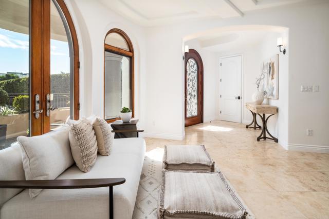 238 Date Ave, Carlsbad CA: https://media.crmls.org/mediaz/159c6046-a627-4566-ac46-75abfc31876b.jpg