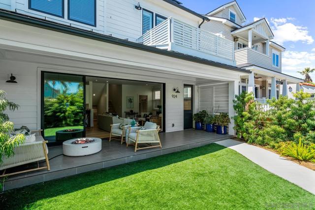 924 D Avenue, Coronado CA: https://media.crmls.org/mediaz/159ca871-c8eb-40d1-96c5-05b3e9d98926.jpg
