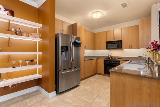 1225 ISLAND AV, San Diego CA: https://media.crmls.org/mediaz/159cc4ba-d932-4c44-bd90-559c6ea1dc92.jpg
