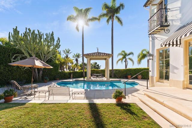 6692 La Jolla Scenic Dr S, La Jolla CA: https://media.crmls.org/mediaz/159ce918-50dc-4a29-a03f-a97935ee39c6.jpg