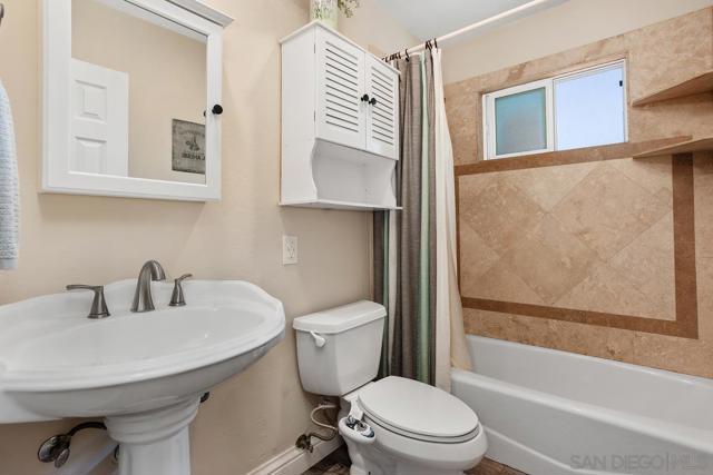 14643 Evening Star Dr, Poway CA: https://media.crmls.org/mediaz/159d37d5-cb09-46df-8706-3a7ccf119277.jpg