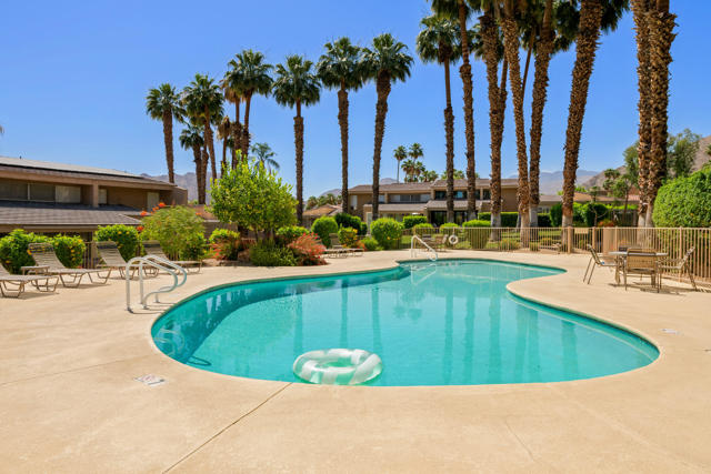 73438 Foxtail Lane, Palm Desert CA: https://media.crmls.org/mediaz/159d6f8a-7a6e-44d4-ad7d-ef6e3d325c81.jpg