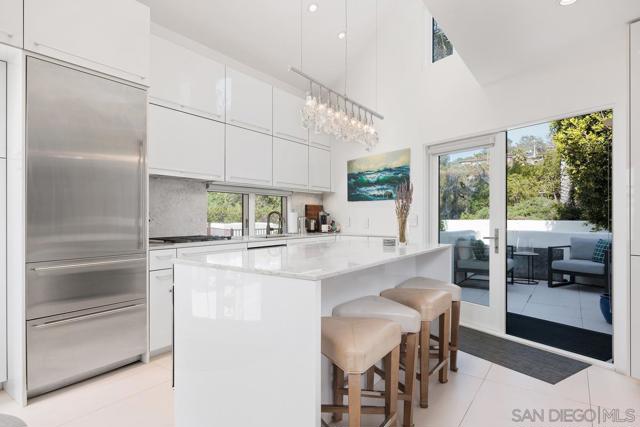 1729 Coast Blvd, Del Mar CA: https://media.crmls.org/mediaz/159da48a-f578-4d71-a261-ee00f564a3d8.jpg