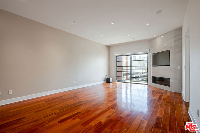 8788 Shoreham Drive, West Hollywood CA: https://media.crmls.org/mediaz/159e0cfa-58c3-43f9-b5c6-18c1ed568c18.jpg