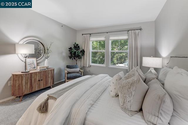 1840 Tice Creek Dr, Walnut Creek CA: https://media.crmls.org/mediaz/159e0ff3-b225-40a2-b31b-50cfaca2b75b.jpg