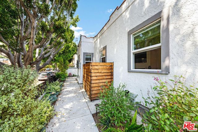 4047 Camero Avenue, Los Angeles CA: https://media.crmls.org/mediaz/159e1084-da48-4477-a6c2-31728950f059.jpg