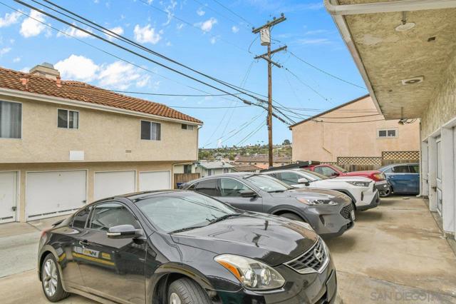 4320 Mentone St, San Diego CA: https://media.crmls.org/mediaz/159ec5f5-598a-4364-ac53-3daf64958017.jpg