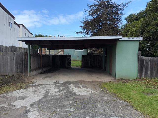 421 Garden Avenue, Monterey CA: https://media.crmls.org/mediaz/159feaf9-8471-4ab0-84f7-c273a6797485.jpg