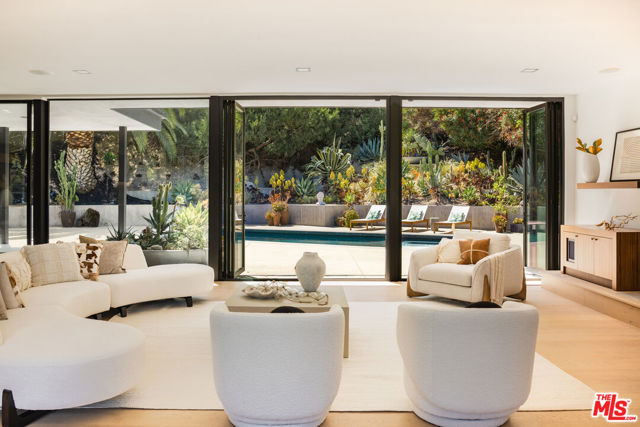 9991 Liebe Drive, Beverly Hills CA: https://media.crmls.org/mediaz/15a0a484-28d4-41a0-8ae0-736acfc030ca.jpg