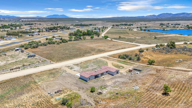 41265 Lakeshore Boulevard, Aguanga CA: https://media.crmls.org/mediaz/15a0be59-dfc8-4813-890e-f3d35402d485.jpg