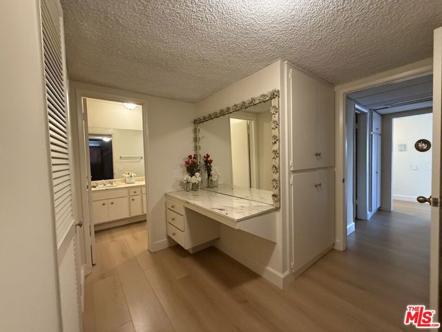 910 S Holt Avenue, Los Angeles CA: https://media.crmls.org/mediaz/15a10a40-0938-45e5-8f22-e9bba15ba33e.jpg
