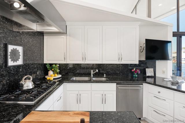 25 The Point, Coronado CA: https://media.crmls.org/mediaz/15a1c499-e265-4eef-9ed8-97f54ab986b5.jpg