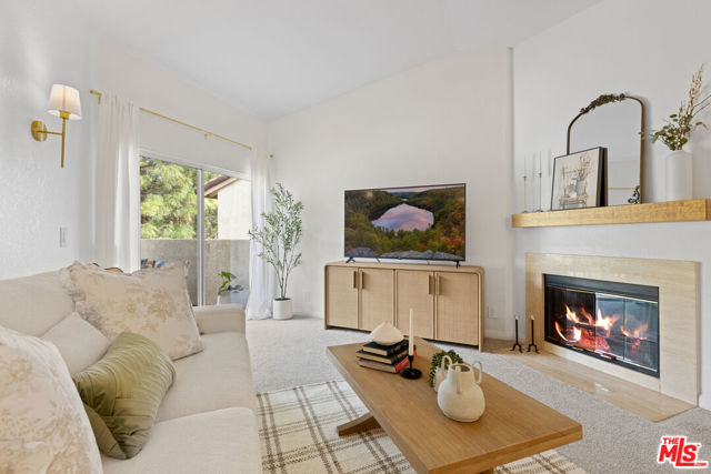 5837 Oak Bend Lane, Oak Park CA: https://media.crmls.org/mediaz/15a1de95-d5c1-421b-81a6-8419d5a827a4.jpg