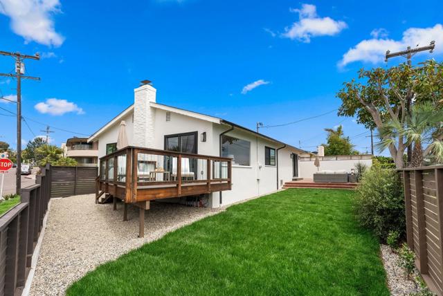 5576 Chelsea Ave, La Jolla CA: https://media.crmls.org/mediaz/15a2597b-6fd8-46bd-83a8-eb24128fe14c.jpg