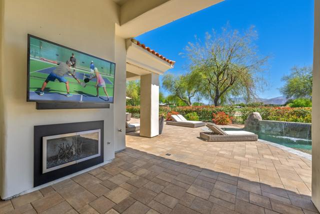 306 Loch Lomond Road, Rancho Mirage CA: https://media.crmls.org/mediaz/15a26749-2e7a-4459-806f-8832e22eb855.jpg