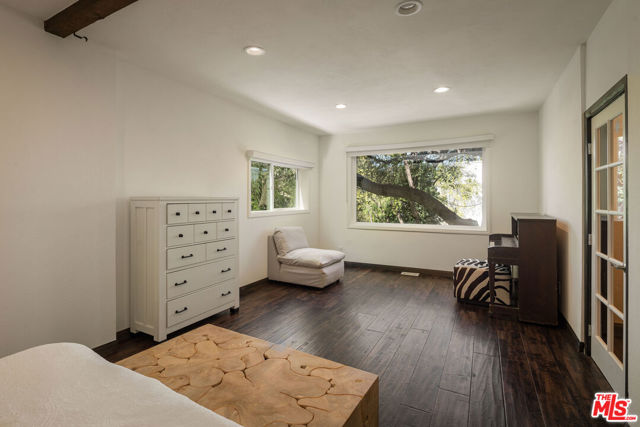 4713 Bedel Street, Woodland Hills CA: https://media.crmls.org/mediaz/15a27022-3c0a-44d2-b0e1-36102174a0c0.jpg
