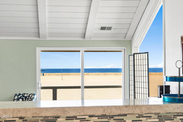 3371 Ocean Drive, Oxnard CA: https://media.crmls.org/mediaz/15a280c5-cb4c-4076-865c-c7d551e48ba3.jpg