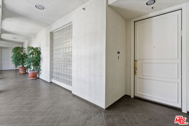 2142 Century Park Lane, Los Angeles CA: https://media.crmls.org/mediaz/15a3366e-e2c5-4cb0-b005-2b57ad817b16.jpg