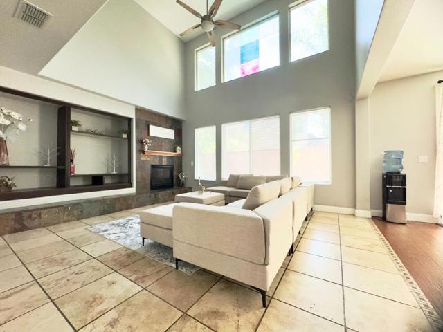 9562 E Park Drive, Elk Grove CA: https://media.crmls.org/mediaz/15a3c51e-6fd3-44d4-82d3-20d38fc73b15.jpg