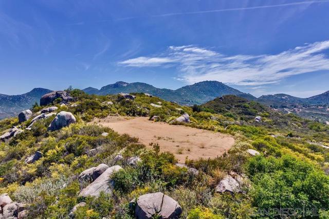 16303 Via Penasco, Ramona, CA 92065, Ramona CA: https://media.crmls.org/mediaz/15a45c17-b2a4-465c-b6fa-89266b27d947.jpg