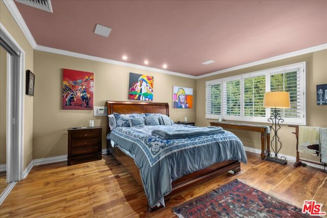 2973 Hutton Drive, Beverly Hills CA: https://media.crmls.org/mediaz/15a575a2-595b-43cb-8b6a-ae0802dec296.jpg