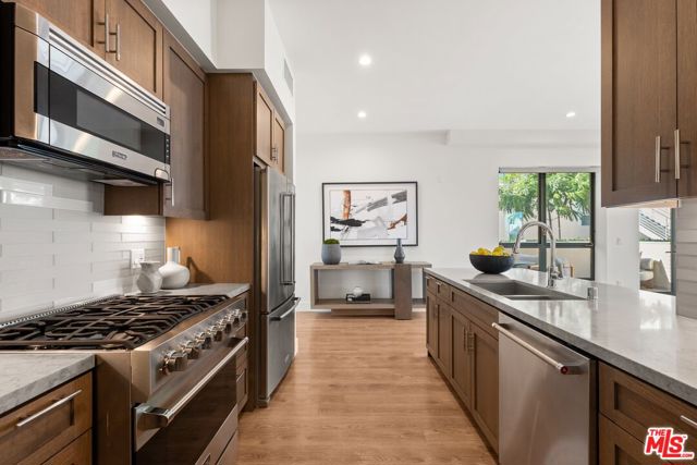 2300 Wilshire Boulevard, 219 photo 6