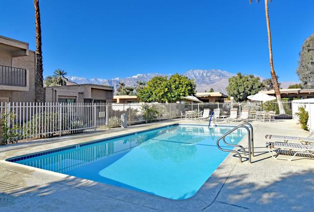 2217 Los Patos Drive, Palm Springs CA: https://media.crmls.org/mediaz/15a6d82c-3037-484d-b25d-cfa475ed1e2c.jpg