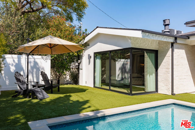 4961 Noeline Avenue, Encino CA: https://media.crmls.org/mediaz/15a710df-3443-4b6b-b713-a8cb1a7da69c.jpg