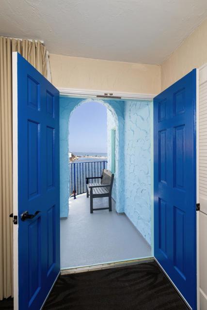 1500 Wharf Road, Capitola CA: https://media.crmls.org/mediaz/15a742c0-58e8-4ee8-97e7-2927e11b7d1d.jpg