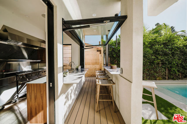 3440 Cattaraugus Avenue, Culver City CA: https://media.crmls.org/mediaz/15a76775-2342-4b30-9ee4-3c7675684fbc.jpg