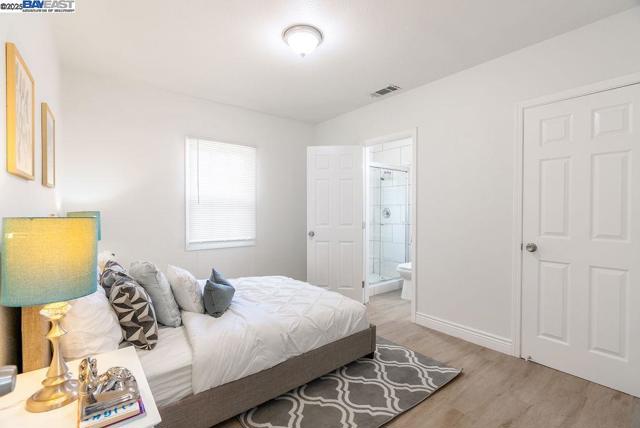 4733 E Washington St, Stockton CA: https://media.crmls.org/mediaz/15a76a4f-6de9-43f7-8520-1ae3e19359d9.jpg