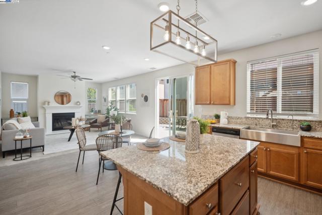 1109 Marsala Cir, Salinas CA: https://media.crmls.org/mediaz/15a80518-fac7-43a8-b4d2-61d60dafc792.jpg