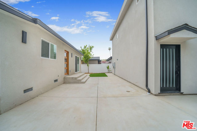 6835 Yolanda Ave, Reseda CA: https://media.crmls.org/mediaz/15a857d3-1c47-4c12-87b9-1b2ae0ce6944.jpg