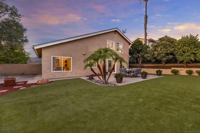 9959 Riverhead Dr, San Diego CA: https://media.crmls.org/mediaz/15a87e53-567e-4009-b326-9c2d9059eecb.jpg