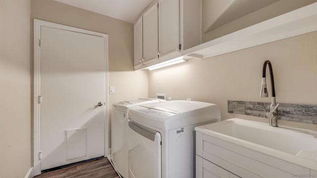 2352 Rock Crest Gln, Escondido CA: https://media.crmls.org/mediaz/15a88236-56a5-4be8-9f5c-c5a3eca9e3a9.jpg