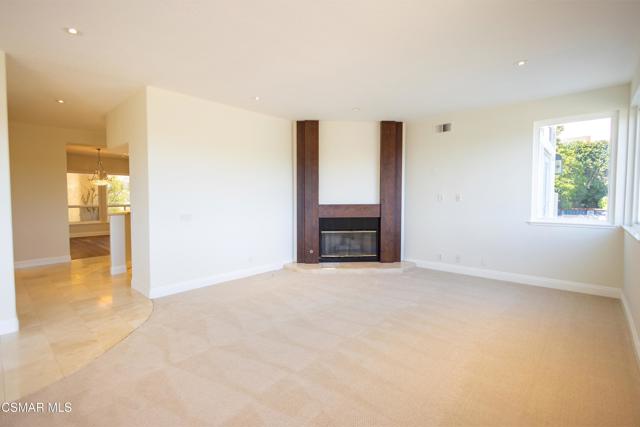 32715 Pacifica Court, Westlake Village CA: https://media.crmls.org/mediaz/15a9b5dc-574f-432d-853a-1a23ca0aa218.jpg