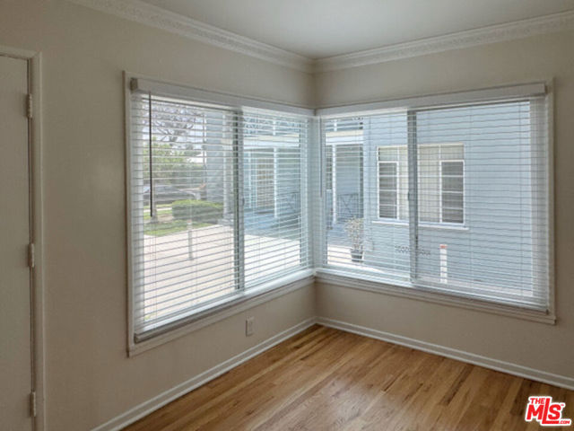 3745 S Victoria Avenue, Los Angeles CA: https://media.crmls.org/mediaz/15aa3d36-68f5-4a75-800d-95e40ceb6c43.jpg