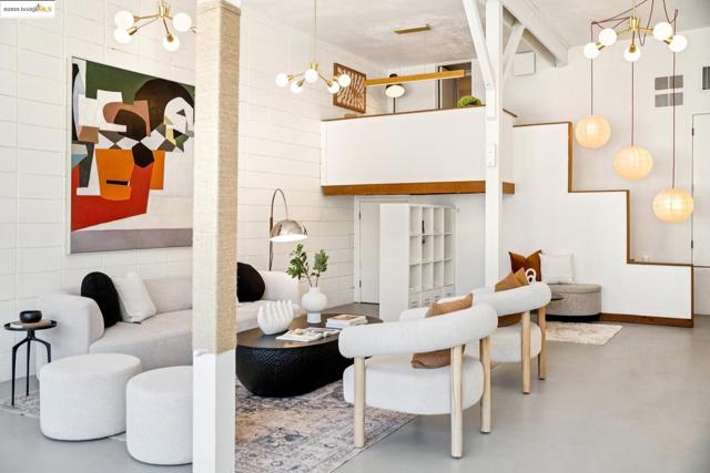 2760 Park Blvd, Oakland CA: https://media.crmls.org/mediaz/15aaee9f-a241-4a9d-9938-9acee9385034.jpg